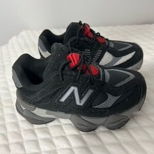 New Balance Kids Sneakers in Black and Red